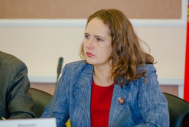 Оклады специалистов по опеке и попечительству несовершеннолетних вырастут с 1 октября